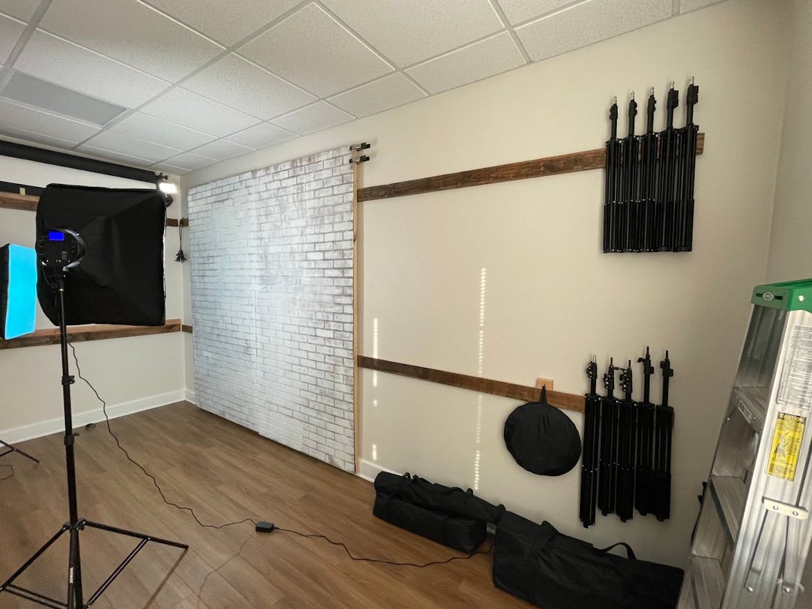 Steel Pixel Studios Photo and Video Studio - Image 2