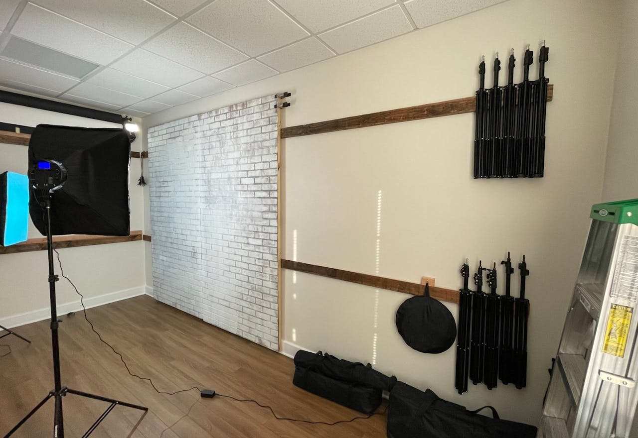 Steel Pixel Studios Photo and Video Studio - Image 2