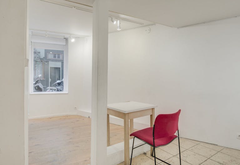 Pop up and accomodation space in Montmarte - Image 4