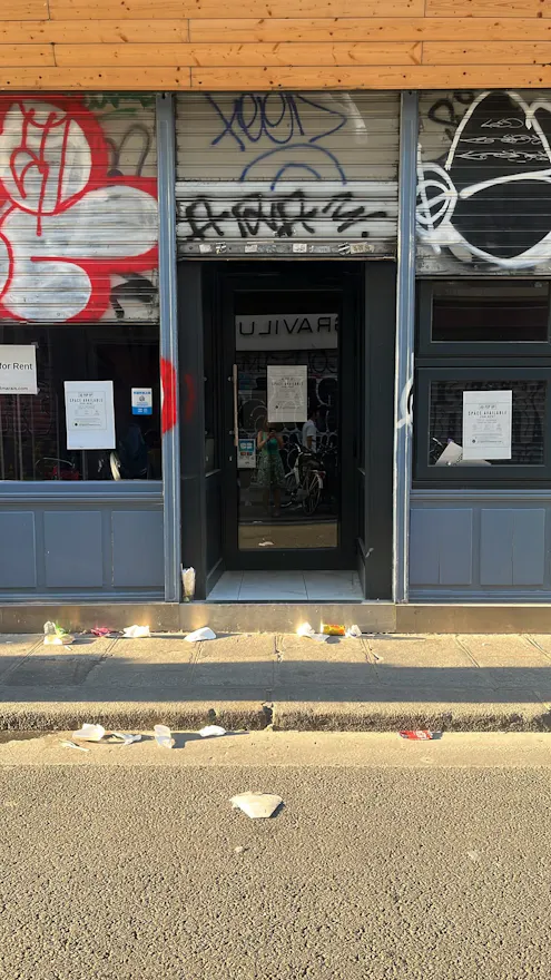 Fashionable Showroom in Paris - Image 0