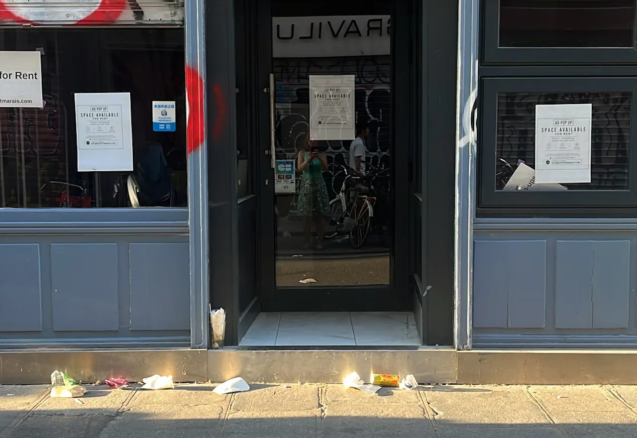 Fashionable Showroom in Paris - Image 0