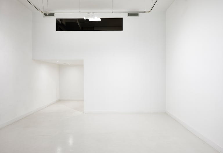 Espace white cube sur rue en plein Marseille - Image 3