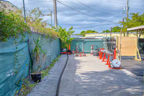 20 X 10 Modern Renovated Container for any use plus access to bathrooms - Image 8