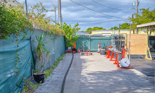 20 X 10 Modern Renovated Container for any use plus access to bathrooms - Image 8