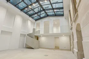 Espace showroom / �v�nement : verri�re, volume et design �pur� - Image 5