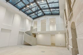 Espace showroom / �v�nement : verri�re, volume et design �pur� - Image 5