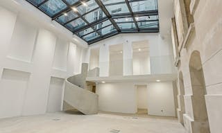 Espace showroom / �v�nement : verri�re, volume et design �pur� - Image 5