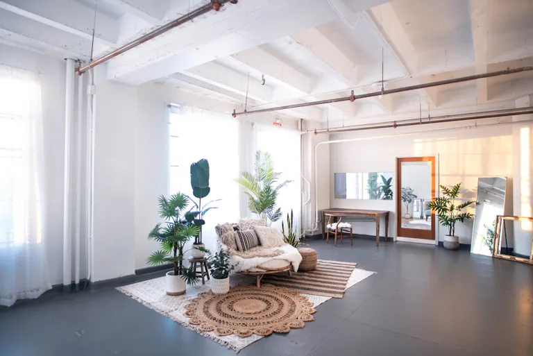DTLA open space with Rattan Daybed Decor 1,150sf - Image 0