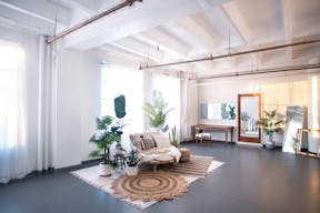 DTLA open space with Rattan Daybed Decor 1,150sf - Image 0