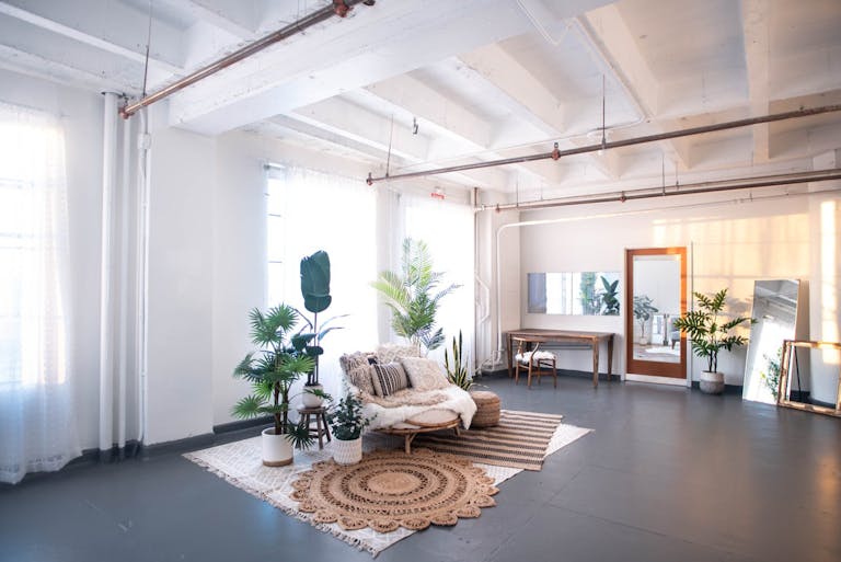 DTLA open space with Rattan Daybed Decor 1,150sf - Image 0