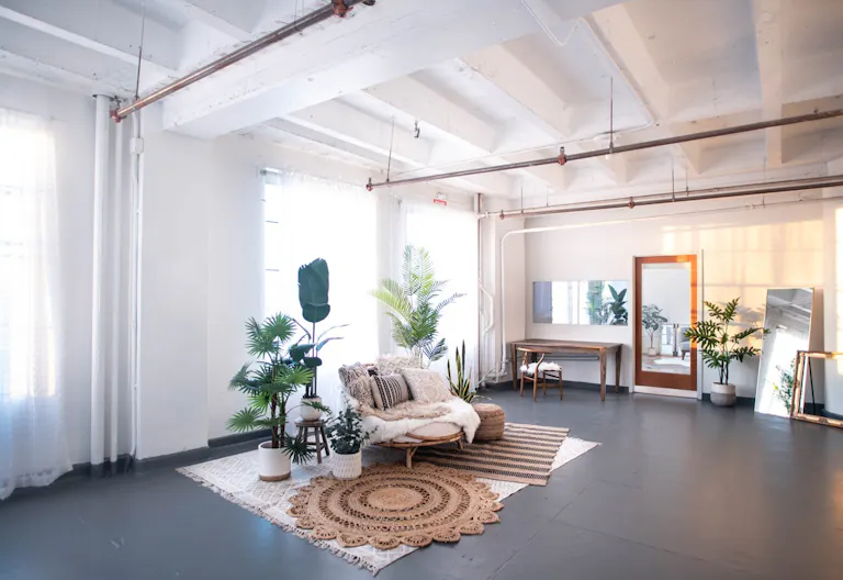 DTLA open space with Rattan Daybed Decor 1,150sf - Image 0