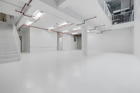 Storefront Whitebox Event Venue Photo Video Studio Art Gallery - Image 9