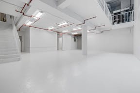 Storefront Whitebox Event Venue Photo Video Studio Art Gallery - Image 9