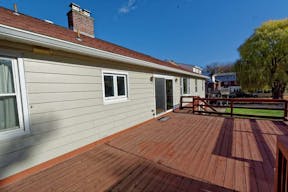 Large, bright, updated Ranch Located in the heart of Pine Hills. 3 bedroom, 2 full & 2-1/2 baths - Image 0