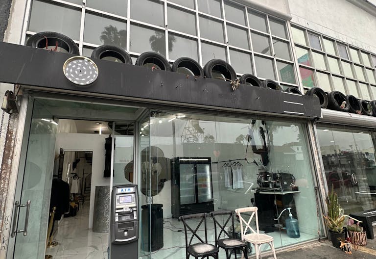 Luxurious Storefront on Melrose Ave - Image 0