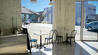 Charming Paris & NYC style cafe - Image 9