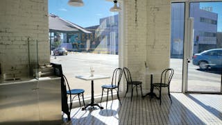 Charming Paris & NYC style cafe - Image 9