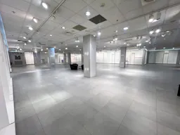 Boutique Flagship centre commercial Bercy 2 - Image 0