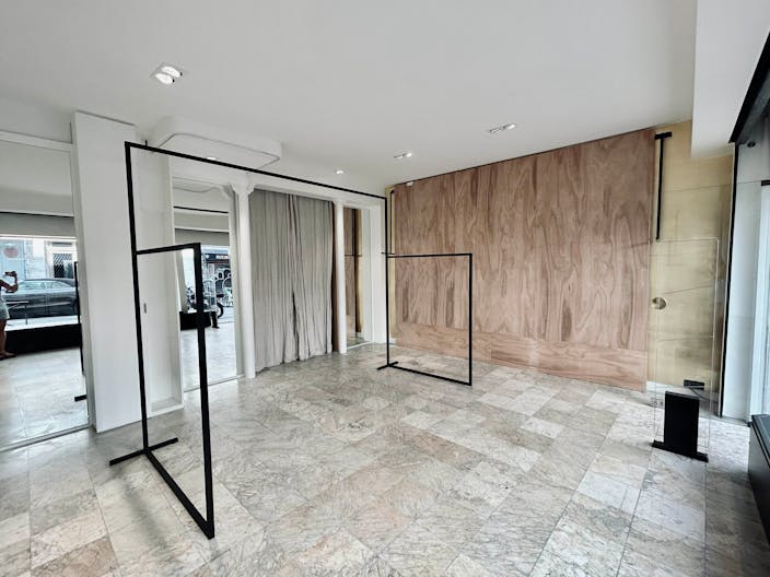 Boutique Paris 3 - Image 2