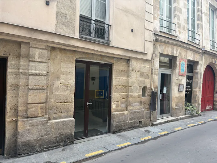 Elégant Showroom Boutique Ephémère in Paris - Image 2