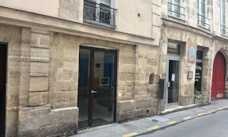 Elégant Showroom Boutique Ephémère in Paris - Image 2