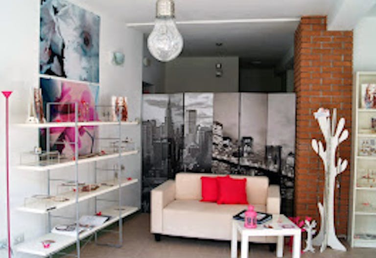 Elegante Spazio Pop-Up per Eventi e Vendite a Angera, Lago Maggiore - Image 3