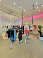 SHORT-TERM Melrose Avenue, 8406 - Image 5