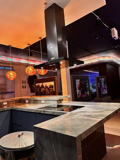 Luxury Art Gallery - Image 1