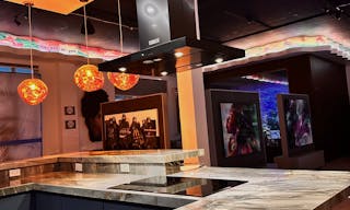 Luxury Art Gallery - Image 1