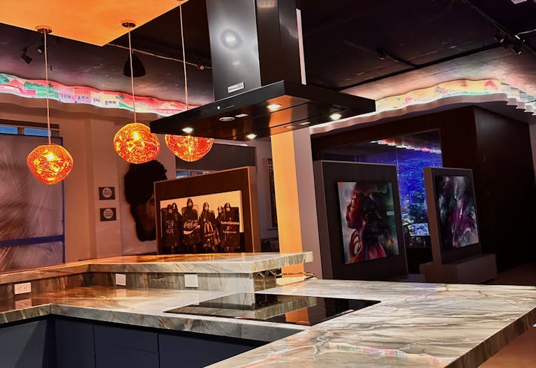 Luxury Art Gallery - Image 1