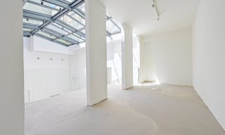 Magnifique espace sous verri�re � proximit� du Palais Royal - Image 2