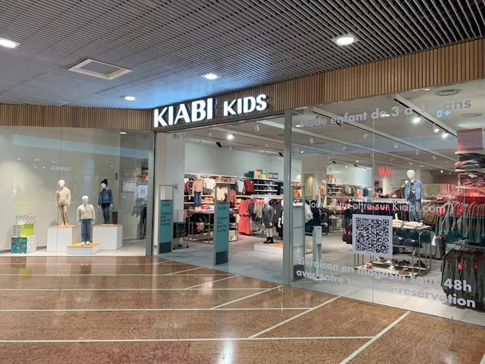 Shopping Mall Boutique - Bordeaux - Ideal Pop-Up Store - Image 1