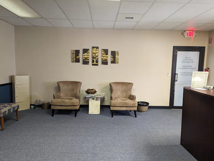 Room for rent inside massage studio - Image 0