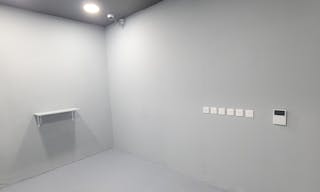 Gallery / showroom combined with a speakeasy bar in the center of Paris - Image 5