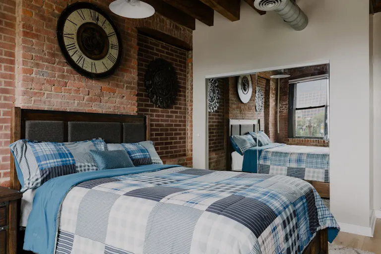 Urban Industrial Loft with Outdoor - Image 4