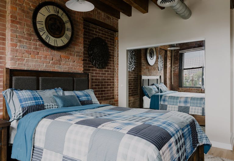 Urban Industrial Loft with Outdoor - Image 4