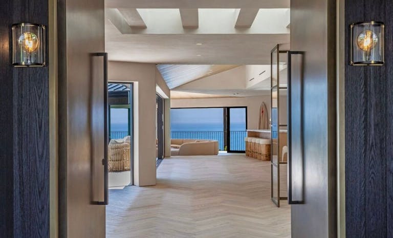 Malibu Modern Masterpiece | Private Beach Access & Luxury Amenities - Image 1