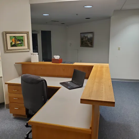 2 story building in grate location, close to downtown Seattle, Magnolia and Ballard center. It has 12 designated parking spaces and garage. Updates available.. - Image 4
