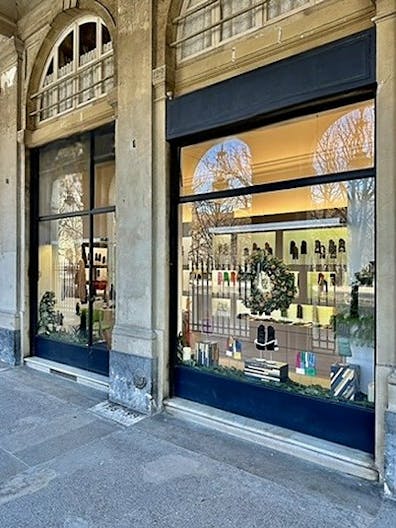 Boutique pop-up store - Jardin du Palais Royal Paris centre Louvre - Image 1