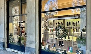 Boutique pop-up store - Jardin du Palais Royal Paris centre Louvre - Image 1