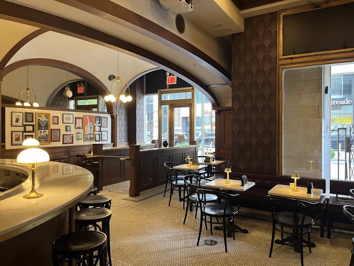 Vntage downtown cocktail bar on the ground floor of the historic Woolworth Building - Image 4