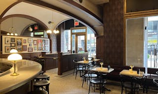 Vntage downtown cocktail bar on the ground floor of the historic Woolworth Building - Image 4