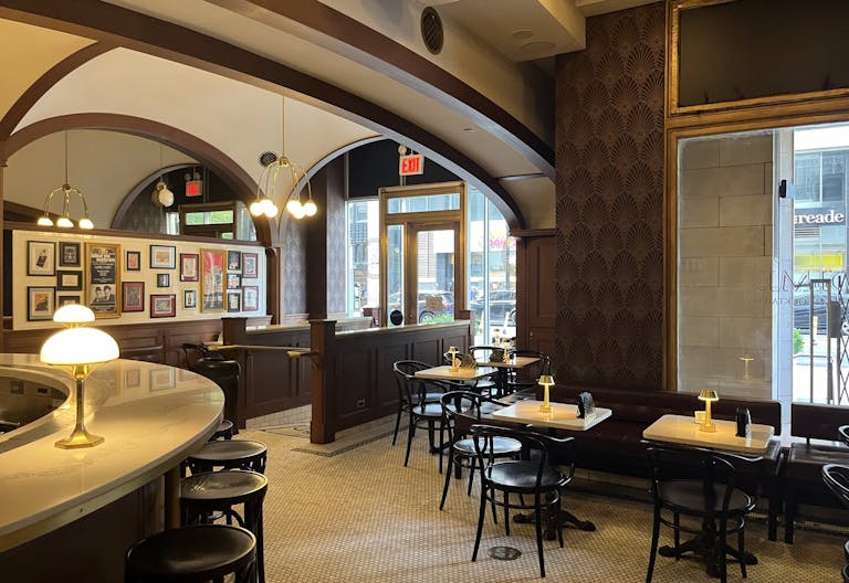 Vntage downtown cocktail bar on the ground floor of the historic Woolworth Building - Image 4