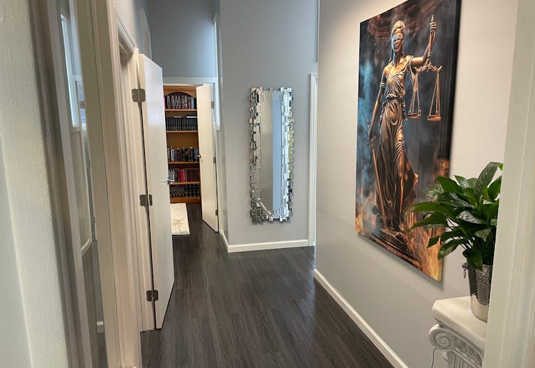 Modern Office Space in Astoria Queens ? Perfect for Meetings, Filming, or Therapy - Image 1