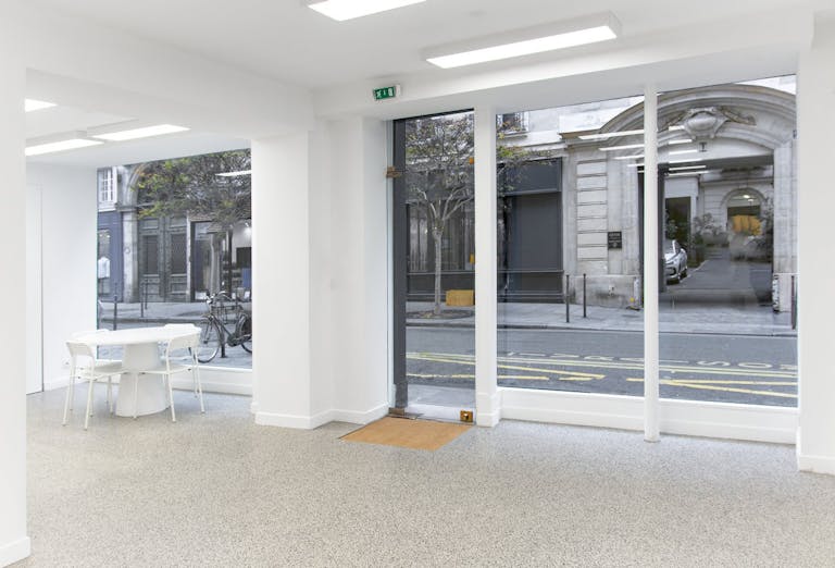Bright and large boutique in le Haut-Marais - Image 1