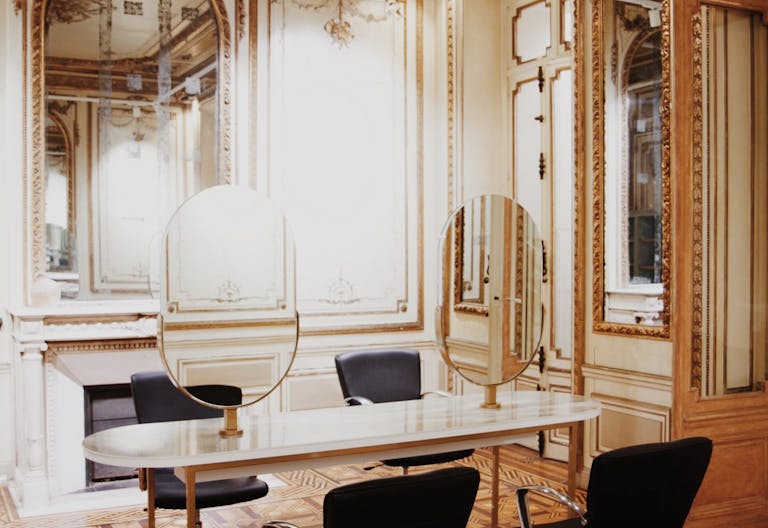 Boutique quartier privil�gi� centre ville de Marseille, espace atypique . - Image 1