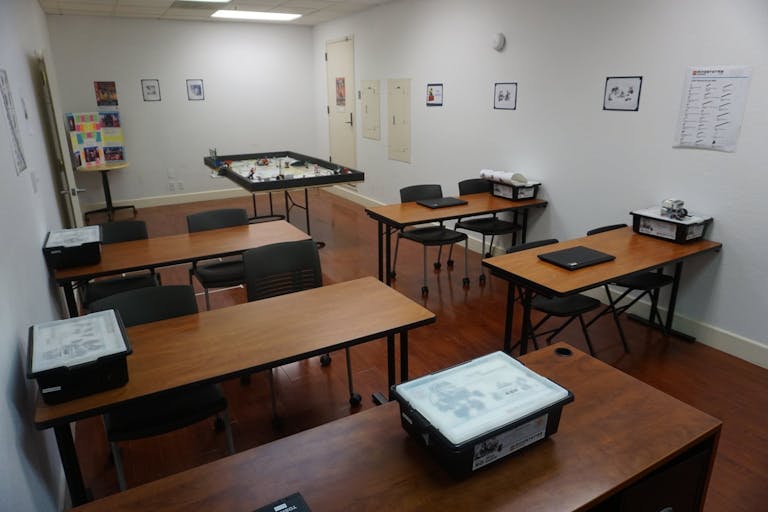 Spacious , quiet and clean room 206 at University of San Jose - Image 1