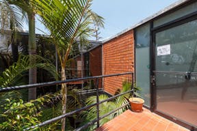 Trendy Building in Beverly Hills - Image 25