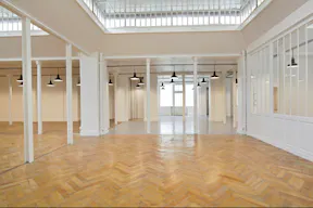 Premium Space In R�publique - Image 1