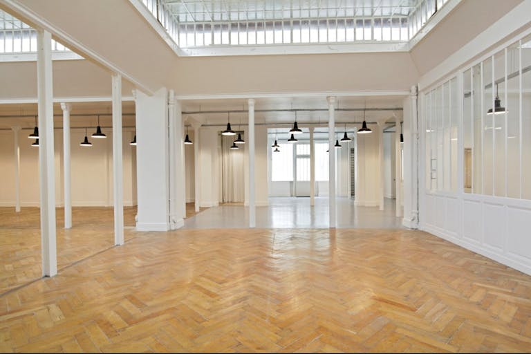 Premium Space In R�publique - Image 1